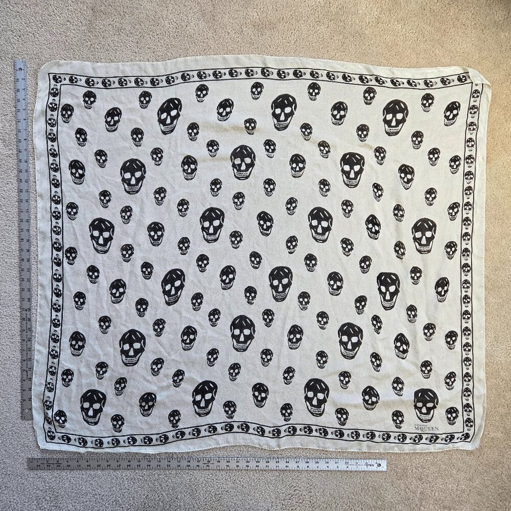 Alexander McQueen Skull Scarf Black White 100% Silk